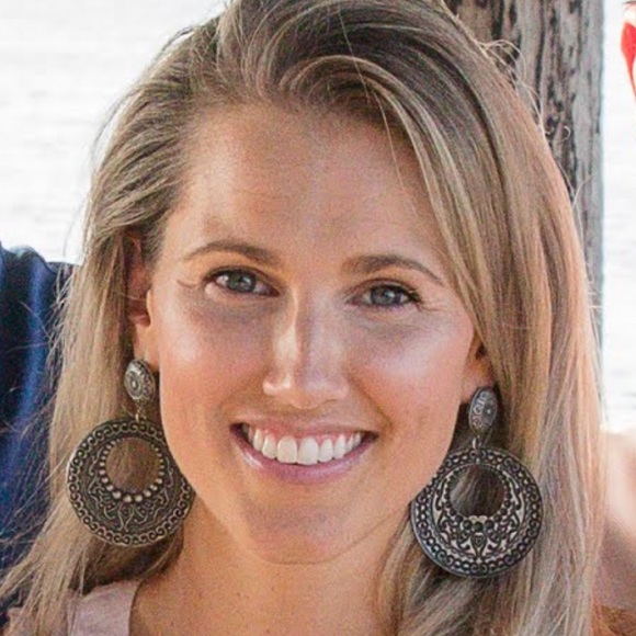 Meet your Posher, Danielle - Picture 1 of 1